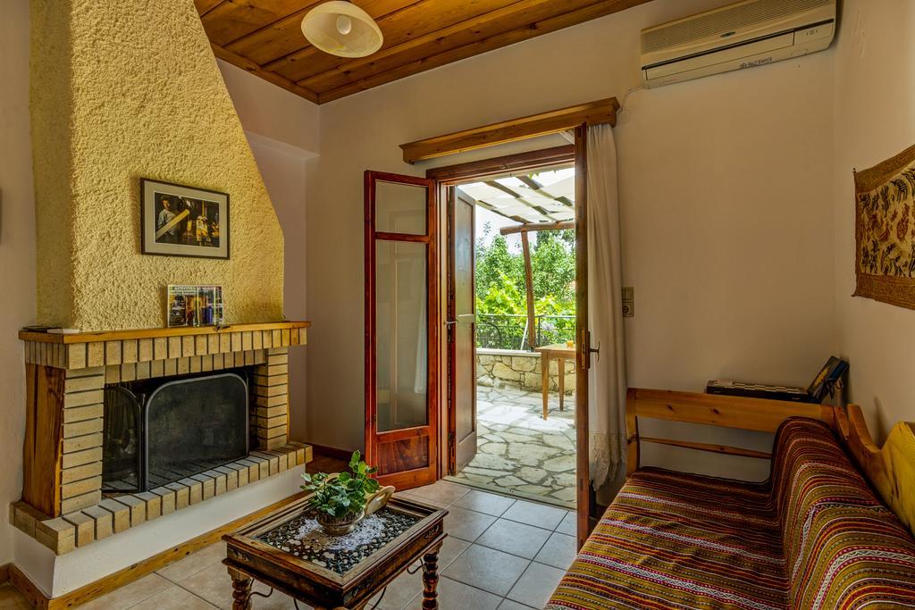 Manoli's House Douliana
